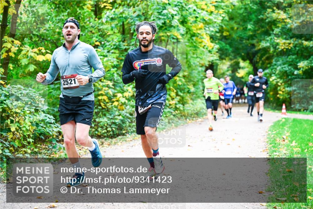 12.10.2025 - Bramfelder Halbmarathon 2025 Dr. Thomas Lammeyer http://msf.ph/oto/9341423 12.10.2025 09:51:46 Laufen 2521 meine-sportfotos.de