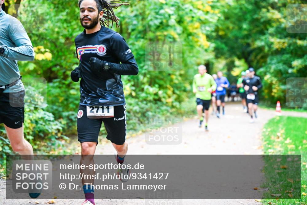 12.10.2025 - Bramfelder Halbmarathon 2025 Dr. Thomas Lammeyer http://msf.ph/oto/9341427 12.10.2025 09:51:47 Laufen 2711 meine-sportfotos.de