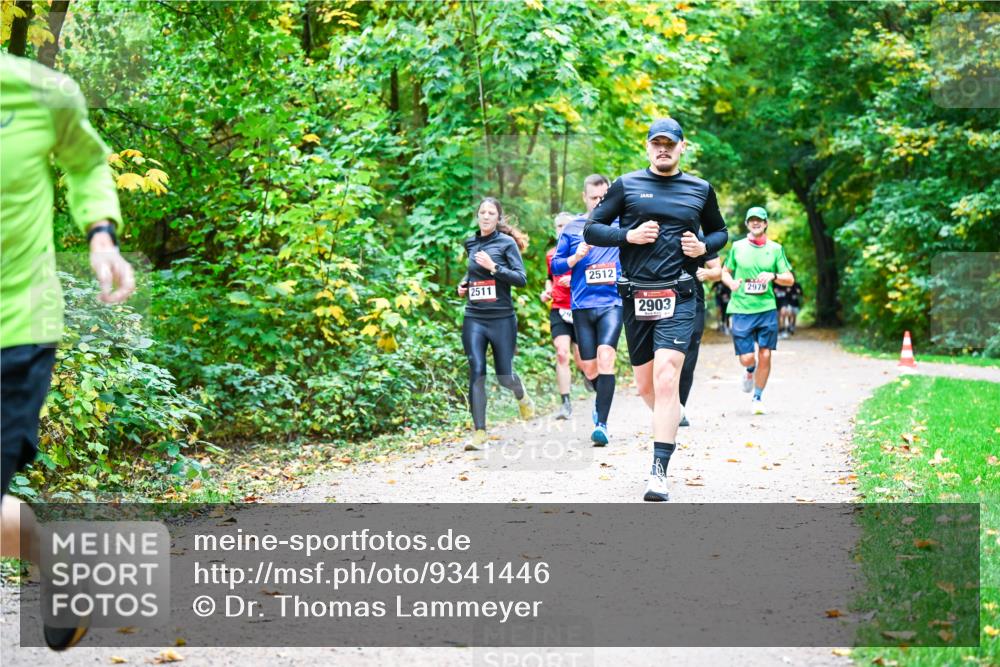 12.10.2025 - Bramfelder Halbmarathon 2025 Dr. Thomas Lammeyer http://msf.ph/oto/9341446 12.10.2025 09:51:50 Laufen 2511, 2512, 2903, 2979 meine-sportfotos.de
