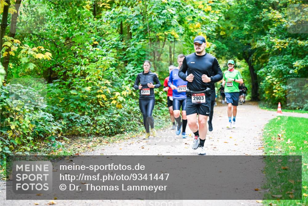 12.10.2025 - Bramfelder Halbmarathon 2025 Dr. Thomas Lammeyer http://msf.ph/oto/9341447 12.10.2025 09:51:50 Laufen 2511, 2512, 2903, 2979 meine-sportfotos.de