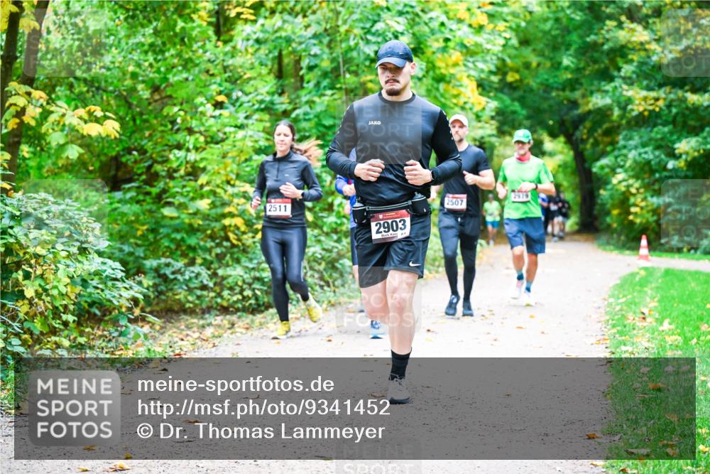 12.10.2025 - Bramfelder Halbmarathon 2025 Dr. Thomas Lammeyer http://msf.ph/oto/9341452 12.10.2025 09:51:51 Laufen 2511, 2903, 4, 2507, 2979 meine-sportfotos.de