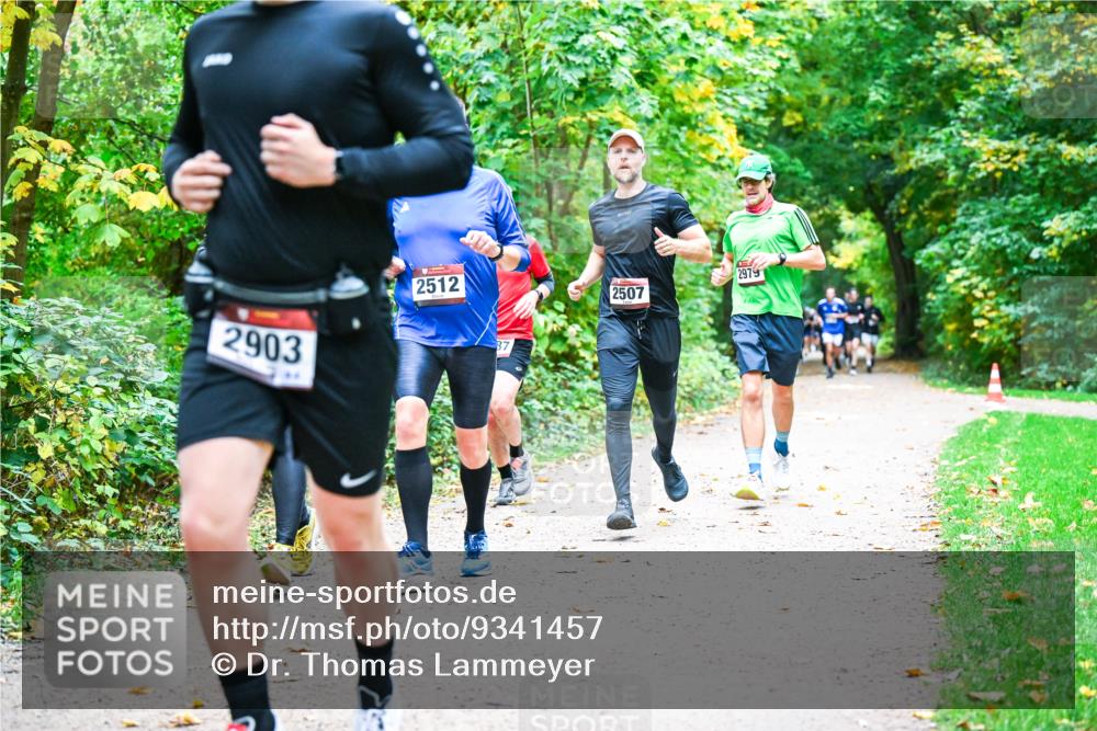 12.10.2025 - Bramfelder Halbmarathon 2025 Dr. Thomas Lammeyer http://msf.ph/oto/9341457 12.10.2025 09:51:52 Laufen 2903, 2512, 2979, 2507 meine-sportfotos.de