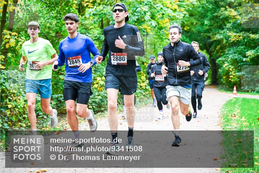 12.10.2025 - Bramfelder Halbmarathon 2025 Dr. Thomas Lammeyer http://msf.ph/oto/9341508 12.10.2025 09:52:04 Laufen 26, 2845, 2880, 2793, 273 meine-sportfotos.de