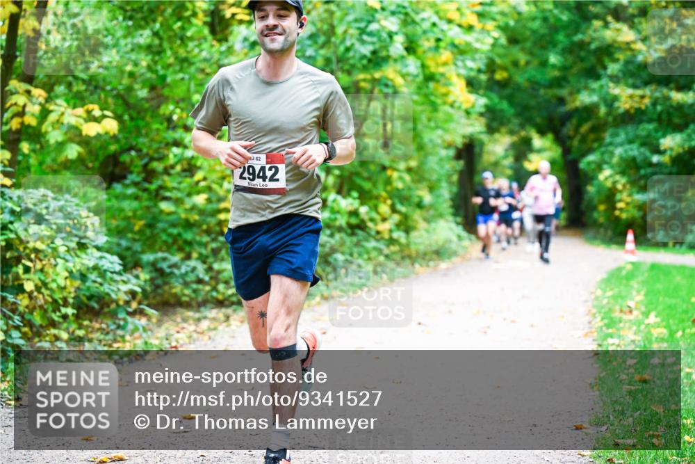 12.10.2025 - Bramfelder Halbmarathon 2025 Dr. Thomas Lammeyer http://msf.ph/oto/9341527 12.10.2025 09:52:08 Laufen 3, 62, 2942 meine-sportfotos.de