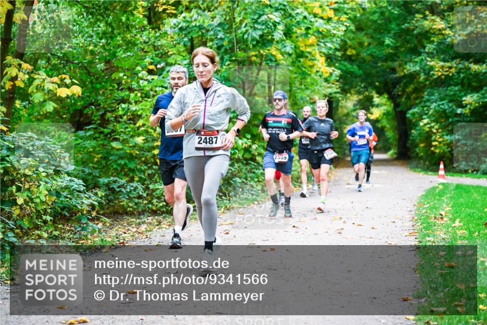12.10.2025 - Bramfelder Halbmarathon 2025 Dr. Thomas Lammeyer http://msf.ph/oto/9341566 12.10.2025 09:52:16 Laufen 2487, 2559, 200, 258 meine-sportfotos.de