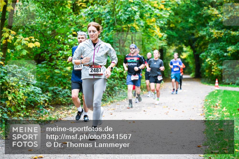 12.10.2025 - Bramfelder Halbmarathon 2025 Dr. Thomas Lammeyer http://msf.ph/oto/9341567 12.10.2025 09:52:16 Laufen 2957, 2487, 2559, 25 meine-sportfotos.de