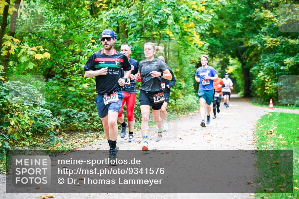 12.10.2025 - Bramfelder Halbmarathon 2025 Dr. Thomas Lammeyer http://msf.ph/oto/9341576 12.10.2025 09:52:17 Laufen 92, 2828, 2539, 2589 meine-sportfotos.de