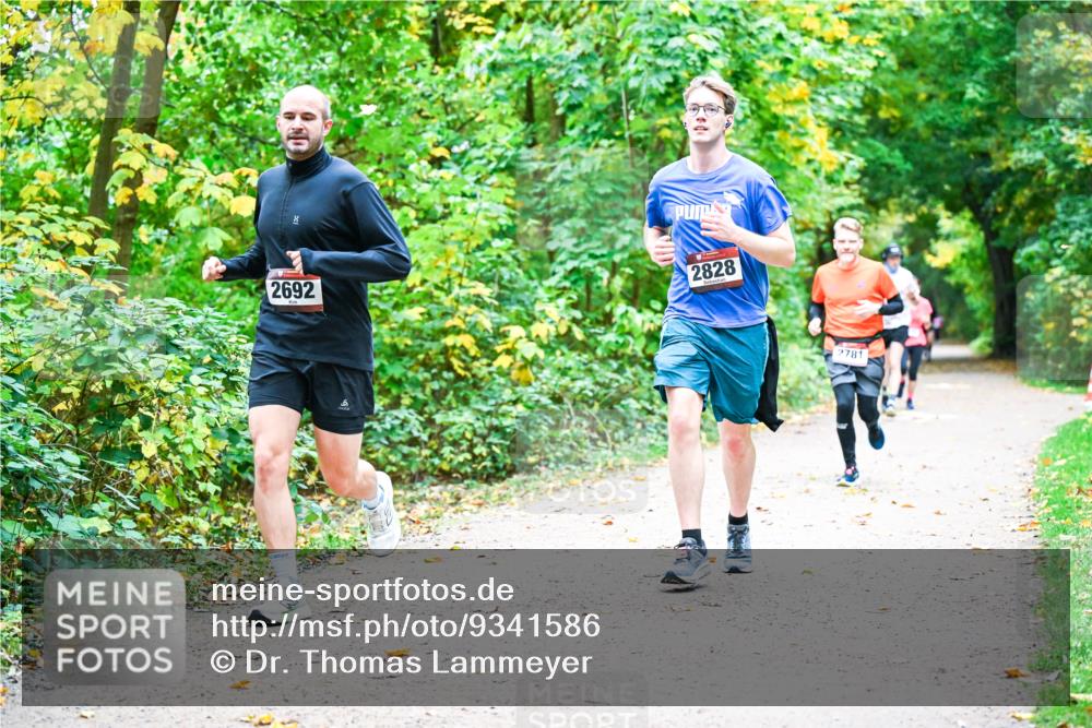 12.10.2025 - Bramfelder Halbmarathon 2025 Dr. Thomas Lammeyer http://msf.ph/oto/9341586 12.10.2025 09:52:19 Laufen 2692, 2828, 2781 meine-sportfotos.de