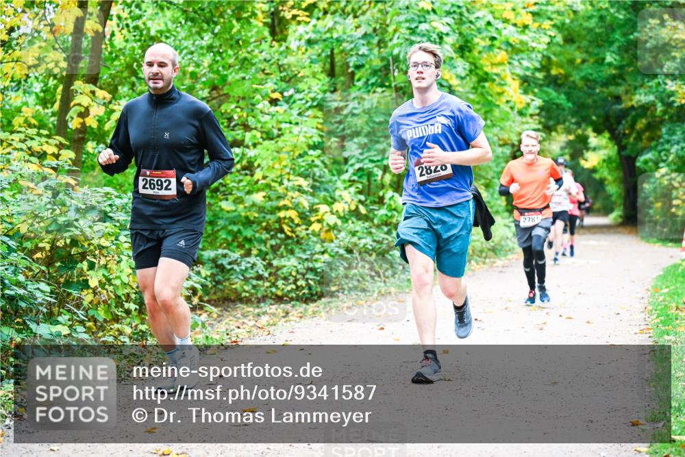 12.10.2025 - Bramfelder Halbmarathon 2025 Dr. Thomas Lammeyer http://msf.ph/oto/9341587 12.10.2025 09:52:20 Laufen 2692, 2820, 2781 meine-sportfotos.de