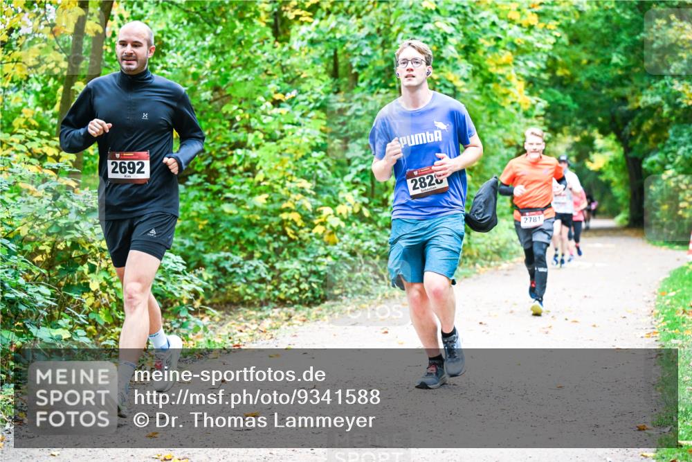 12.10.2025 - Bramfelder Halbmarathon 2025 Dr. Thomas Lammeyer http://msf.ph/oto/9341588 12.10.2025 09:52:20 Laufen 2692, 2820, 2781 meine-sportfotos.de