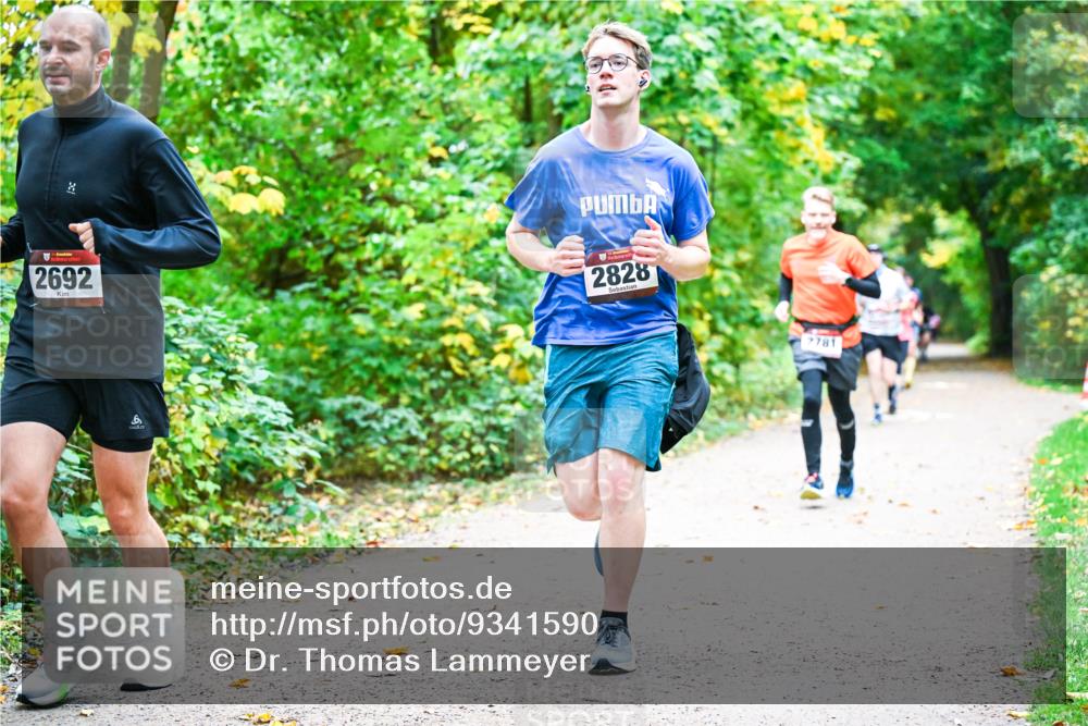 12.10.2025 - Bramfelder Halbmarathon 2025 Dr. Thomas Lammeyer http://msf.ph/oto/9341590 12.10.2025 09:52:20 Laufen 2692, 2828, 7781 meine-sportfotos.de