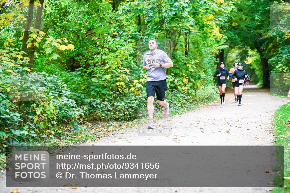 12.10.2025 - Bramfelder Halbmarathon 2025 Dr. Thomas Lammeyer http://msf.ph/oto/9341656 12.10.2025 09:52:31 Laufen 2717, 2438, 2897 meine-sportfotos.de