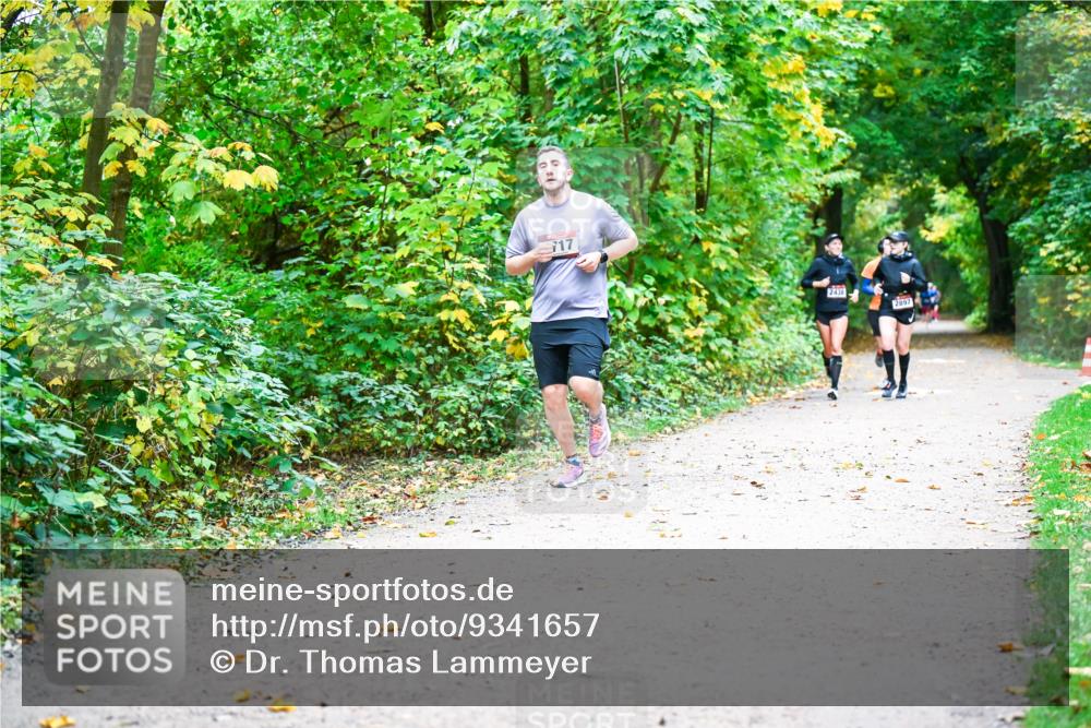 12.10.2025 - Bramfelder Halbmarathon 2025 Dr. Thomas Lammeyer http://msf.ph/oto/9341657 12.10.2025 09:52:31 Laufen 717, 2438, 2897 meine-sportfotos.de