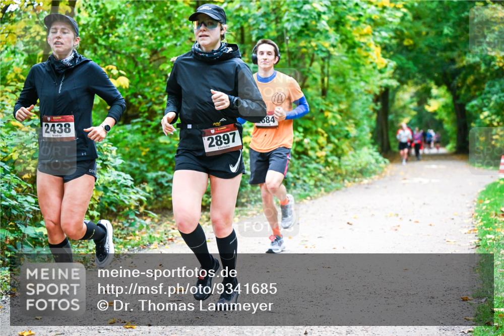12.10.2025 - Bramfelder Halbmarathon 2025 Dr. Thomas Lammeyer http://msf.ph/oto/9341685 12.10.2025 09:52:36 Laufen 2438, 2897, 84 meine-sportfotos.de