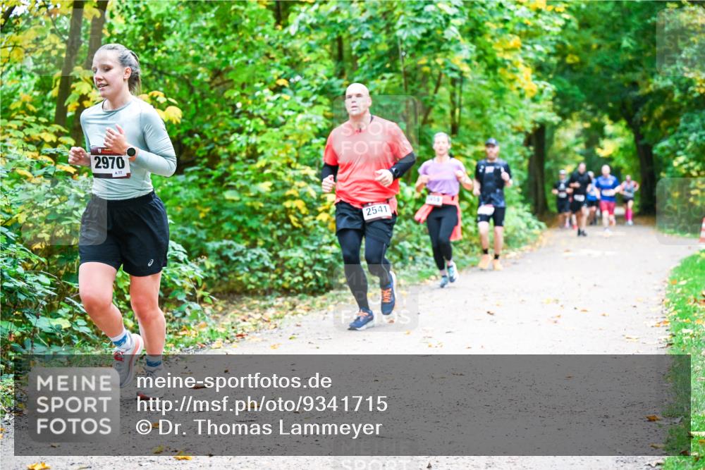 12.10.2025 - Bramfelder Halbmarathon 2025 Dr. Thomas Lammeyer http://msf.ph/oto/9341715 12.10.2025 09:52:47 Laufen 2970, 77, 2541 meine-sportfotos.de