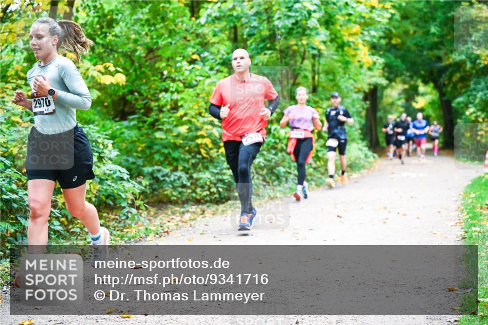 12.10.2025 - Bramfelder Halbmarathon 2025 Dr. Thomas Lammeyer http://msf.ph/oto/9341716 12.10.2025 09:52:48 Laufen 2970, 77, 2541 meine-sportfotos.de