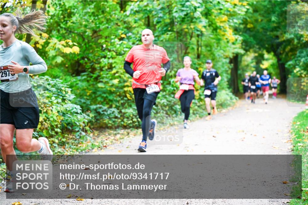 12.10.2025 - Bramfelder Halbmarathon 2025 Dr. Thomas Lammeyer http://msf.ph/oto/9341717 12.10.2025 09:52:48 Laufen 297, 77, 2541 meine-sportfotos.de