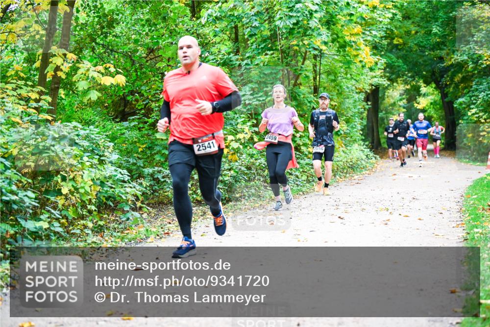 12.10.2025 - Bramfelder Halbmarathon 2025 Dr. Thomas Lammeyer http://msf.ph/oto/9341720 12.10.2025 09:52:48 Laufen 2541, 2459, 2556 meine-sportfotos.de
