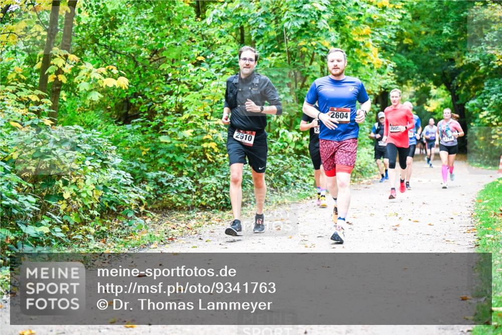 12.10.2025 - Bramfelder Halbmarathon 2025 Dr. Thomas Lammeyer http://msf.ph/oto/9341763 12.10.2025 09:52:55 Laufen 2910, 45, 2604, 2605 meine-sportfotos.de