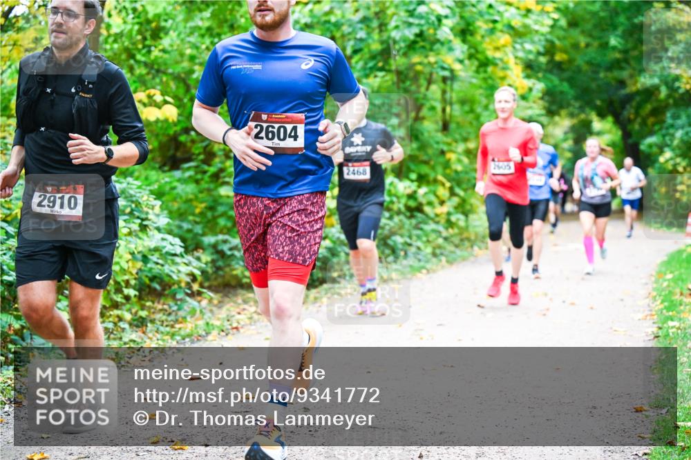 12.10.2025 - Bramfelder Halbmarathon 2025 Dr. Thomas Lammeyer http://msf.ph/oto/9341772 12.10.2025 09:52:57 Laufen 2910, 2025, 34, 2604, 2468, 2605 meine-sportfotos.de