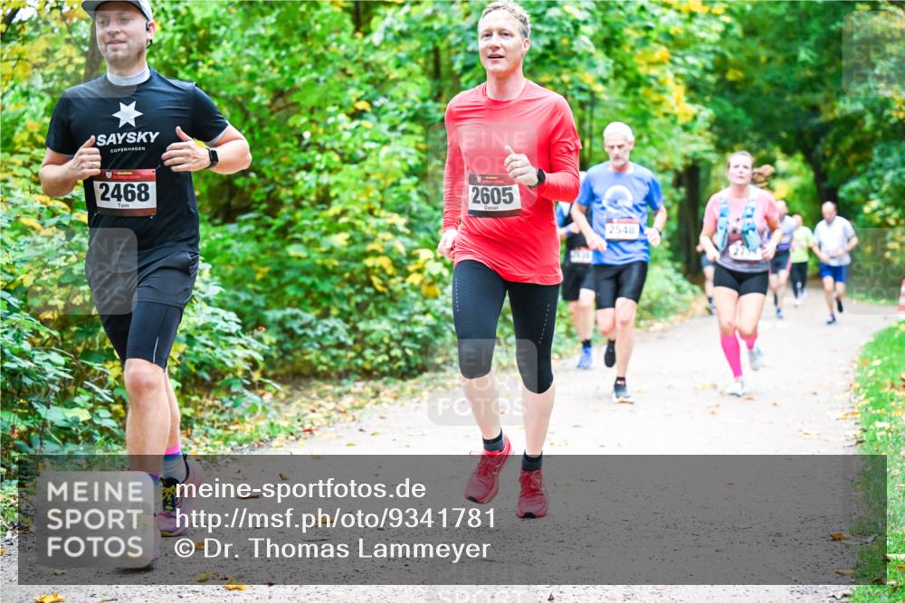 12.10.2025 - Bramfelder Halbmarathon 2025 Dr. Thomas Lammeyer http://msf.ph/oto/9341781 12.10.2025 09:52:58 Laufen 2468, 2605, 2548 meine-sportfotos.de