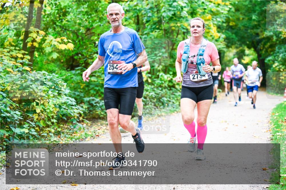 12.10.2025 - Bramfelder Halbmarathon 2025 Dr. Thomas Lammeyer http://msf.ph/oto/9341790 12.10.2025 09:53:00 Laufen 254, 273 meine-sportfotos.de