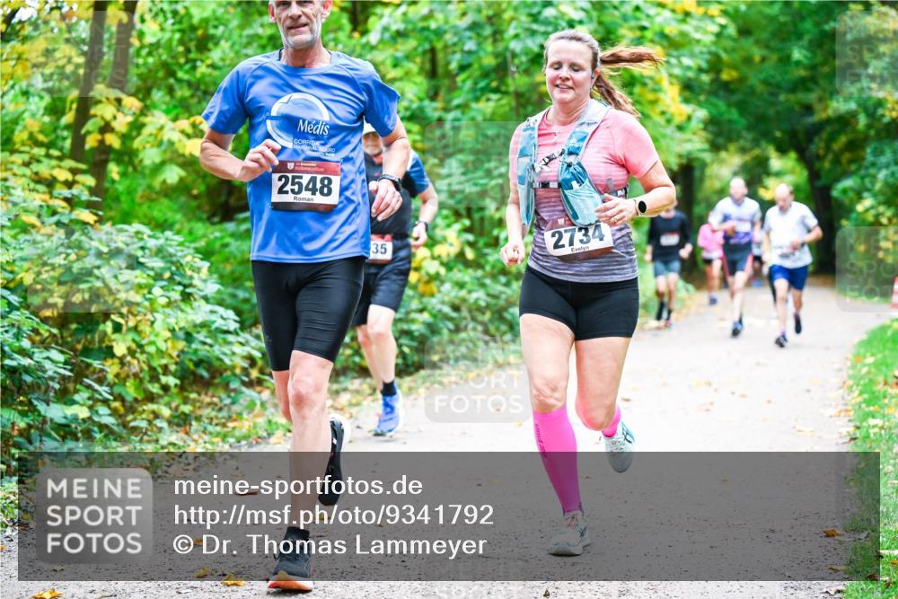 12.10.2025 - Bramfelder Halbmarathon 2025 Dr. Thomas Lammeyer http://msf.ph/oto/9341792 12.10.2025 09:53:00 Laufen 2548, 35, 2734 meine-sportfotos.de