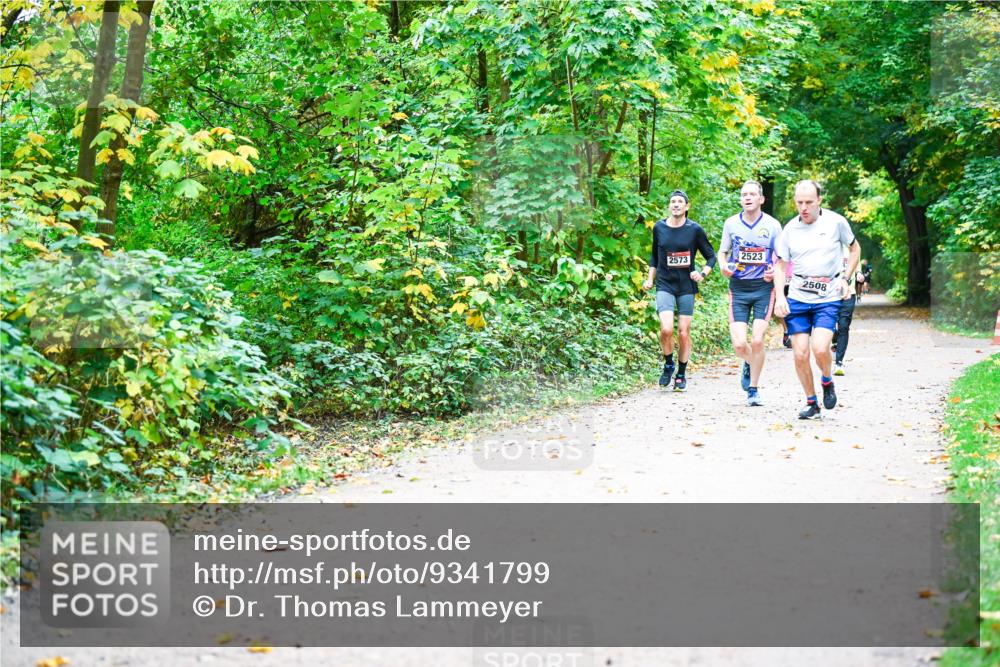 12.10.2025 - Bramfelder Halbmarathon 2025 Dr. Thomas Lammeyer http://msf.ph/oto/9341799 12.10.2025 09:53:02 Laufen 2573, 2523, 2508 meine-sportfotos.de