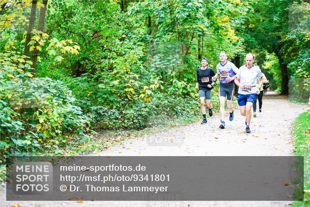 12.10.2025 - Bramfelder Halbmarathon 2025 Dr. Thomas Lammeyer http://msf.ph/oto/9341801 12.10.2025 09:53:02 Laufen 2573, 2523, 2508 meine-sportfotos.de