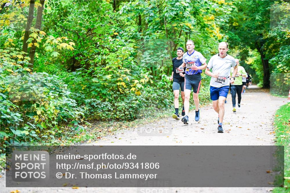 12.10.2025 - Bramfelder Halbmarathon 2025 Dr. Thomas Lammeyer http://msf.ph/oto/9341806 12.10.2025 09:53:03 Laufen 252, 2508 meine-sportfotos.de
