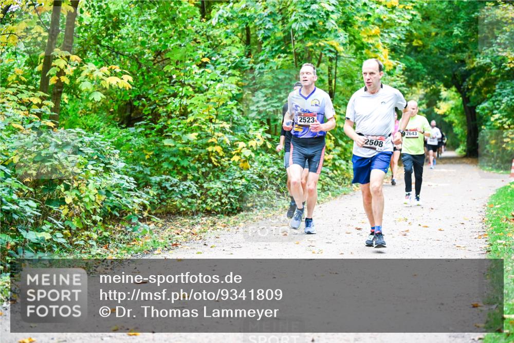 12.10.2025 - Bramfelder Halbmarathon 2025 Dr. Thomas Lammeyer http://msf.ph/oto/9341809 12.10.2025 09:53:04 Laufen 2523, 2508, 2643 meine-sportfotos.de