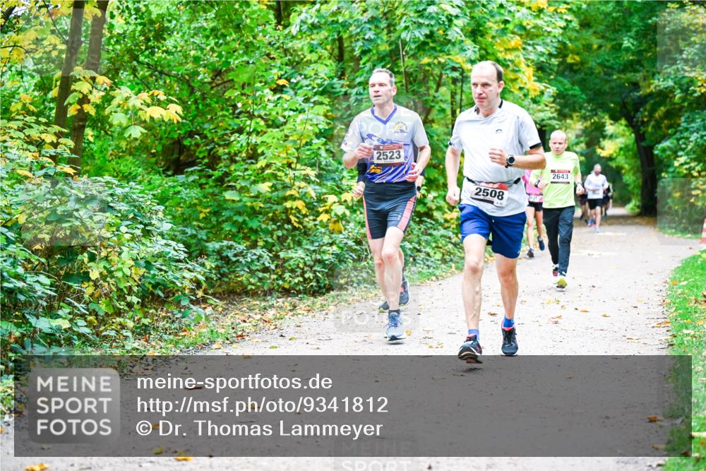 12.10.2025 - Bramfelder Halbmarathon 2025 Dr. Thomas Lammeyer http://msf.ph/oto/9341812 12.10.2025 09:53:04 Laufen 2523, 2508, 2643 meine-sportfotos.de