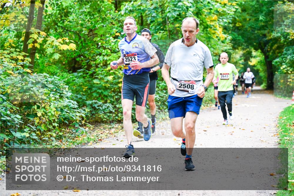 12.10.2025 - Bramfelder Halbmarathon 2025 Dr. Thomas Lammeyer http://msf.ph/oto/9341816 12.10.2025 09:53:04 Laufen 2523, 2508, 10, 2643 meine-sportfotos.de