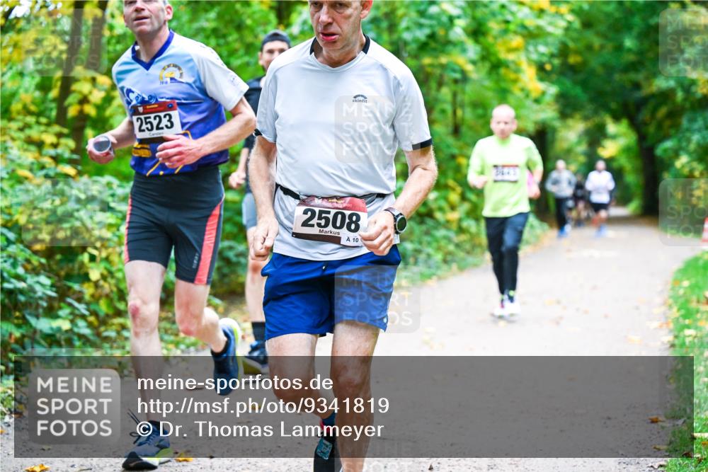 12.10.2025 - Bramfelder Halbmarathon 2025 Dr. Thomas Lammeyer http://msf.ph/oto/9341819 12.10.2025 09:53:05 Laufen 2523, 2508, 10, 3443 meine-sportfotos.de