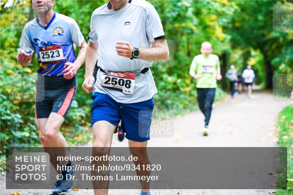 12.10.2025 - Bramfelder Halbmarathon 2025 Dr. Thomas Lammeyer http://msf.ph/oto/9341820 12.10.2025 09:53:05 Laufen 2523, 2508, 10 meine-sportfotos.de