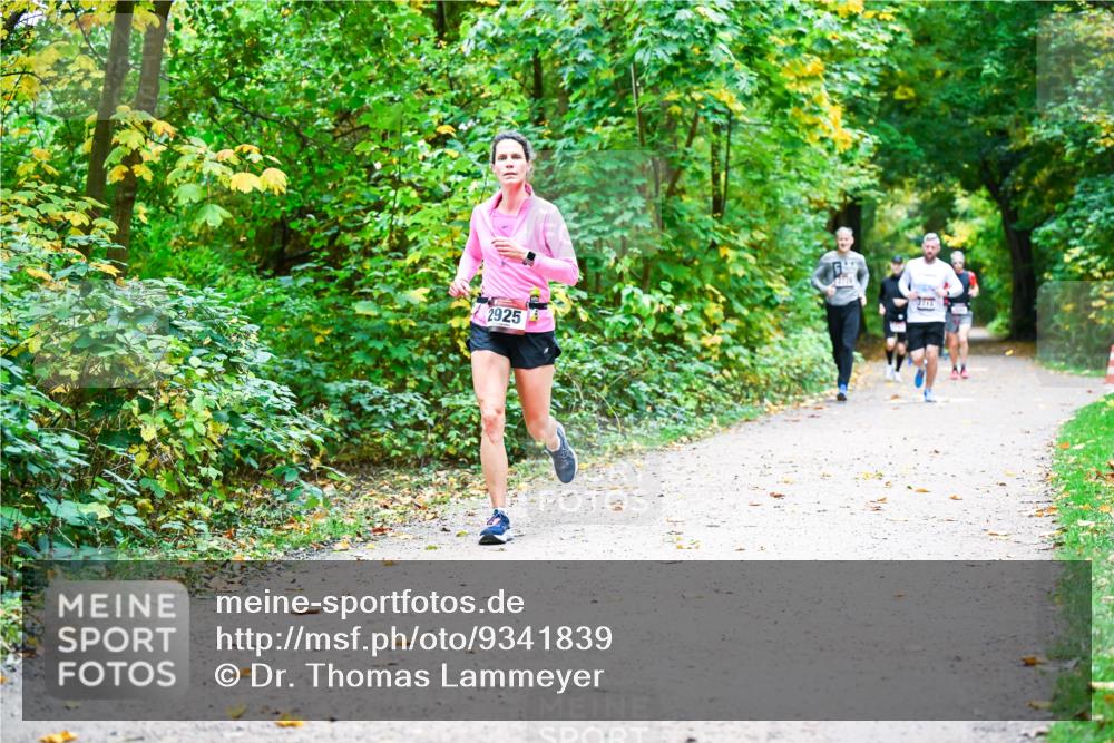 12.10.2025 - Bramfelder Halbmarathon 2025 Dr. Thomas Lammeyer http://msf.ph/oto/9341839 12.10.2025 09:53:08 Laufen 2925, 2713 meine-sportfotos.de