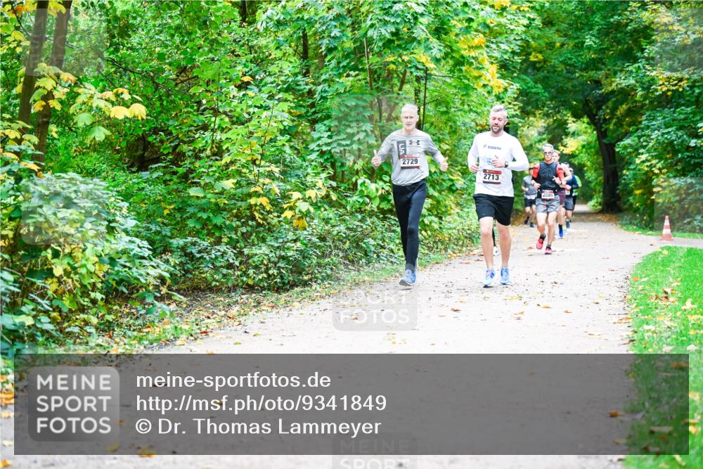 12.10.2025 - Bramfelder Halbmarathon 2025 Dr. Thomas Lammeyer http://msf.ph/oto/9341849 12.10.2025 09:53:12 Laufen 2729, 2713 meine-sportfotos.de