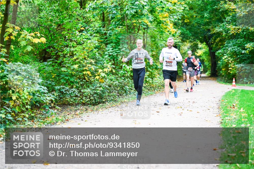 12.10.2025 - Bramfelder Halbmarathon 2025 Dr. Thomas Lammeyer http://msf.ph/oto/9341850 12.10.2025 09:53:12 Laufen 2729, 2713, 2685 meine-sportfotos.de