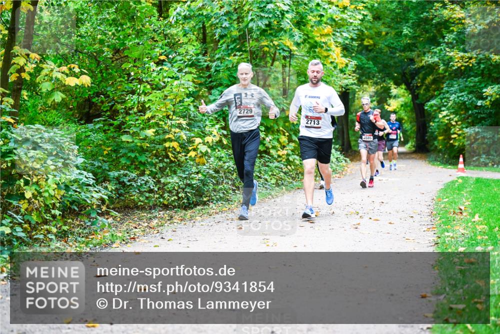 12.10.2025 - Bramfelder Halbmarathon 2025 Dr. Thomas Lammeyer http://msf.ph/oto/9341854 12.10.2025 09:53:12 Laufen 2729, 2713, 2685 meine-sportfotos.de