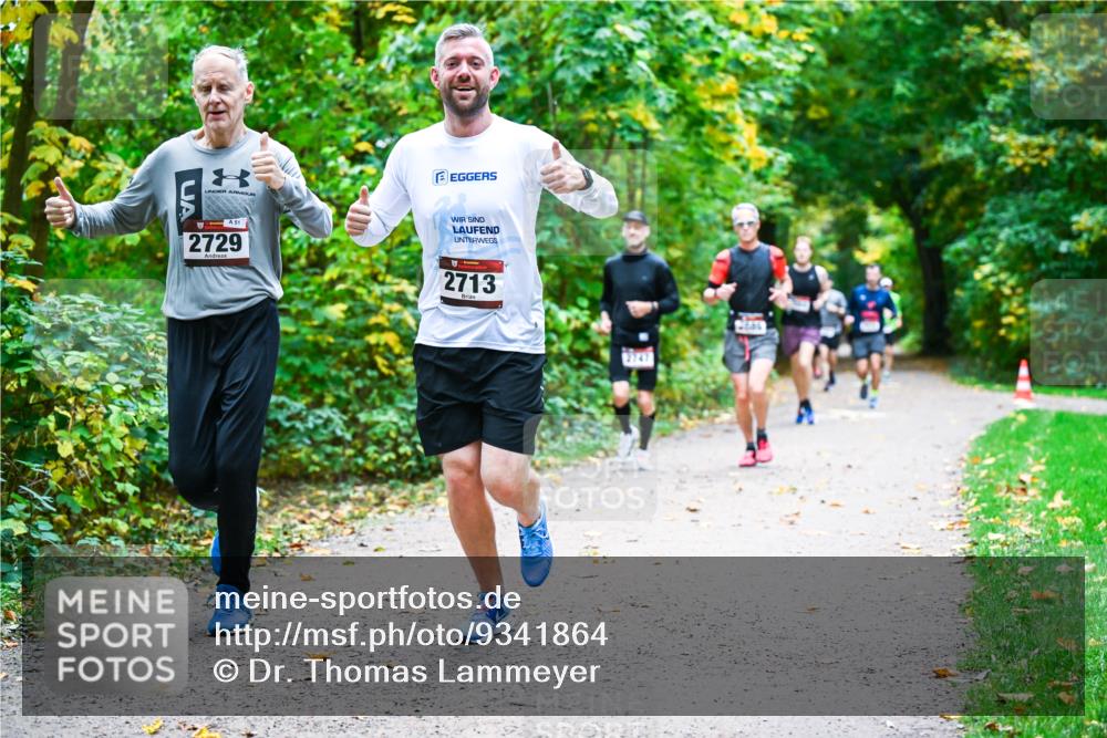12.10.2025 - Bramfelder Halbmarathon 2025 Dr. Thomas Lammeyer http://msf.ph/oto/9341864 12.10.2025 09:53:14 Laufen 2729, 2713, 2747 meine-sportfotos.de