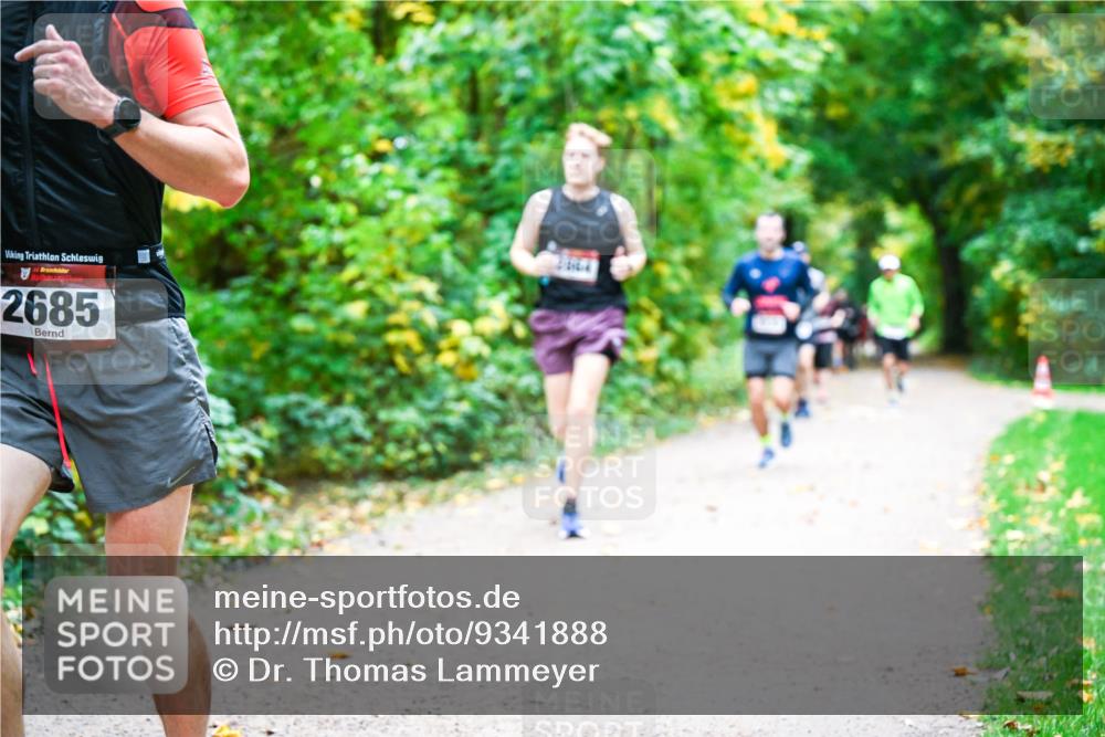 12.10.2025 - Bramfelder Halbmarathon 2025 Dr. Thomas Lammeyer http://msf.ph/oto/9341888 12.10.2025 09:53:18 Laufen 34, 2685 meine-sportfotos.de