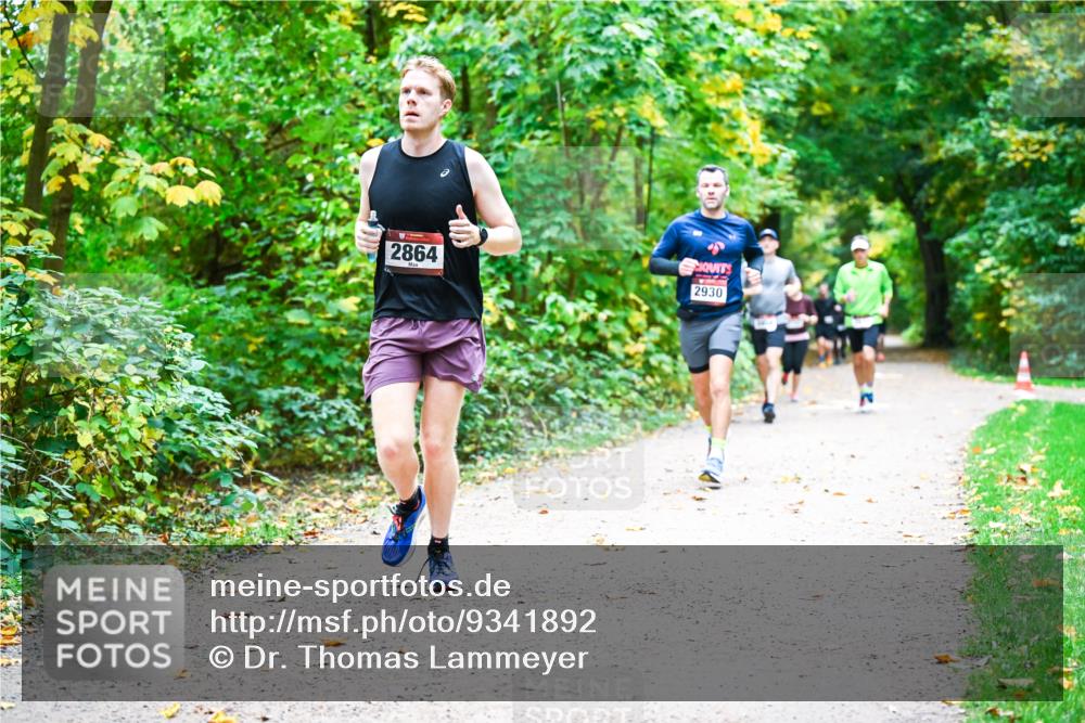 12.10.2025 - Bramfelder Halbmarathon 2025 Dr. Thomas Lammeyer http://msf.ph/oto/9341892 12.10.2025 09:53:19 Laufen 2864, 2930 meine-sportfotos.de