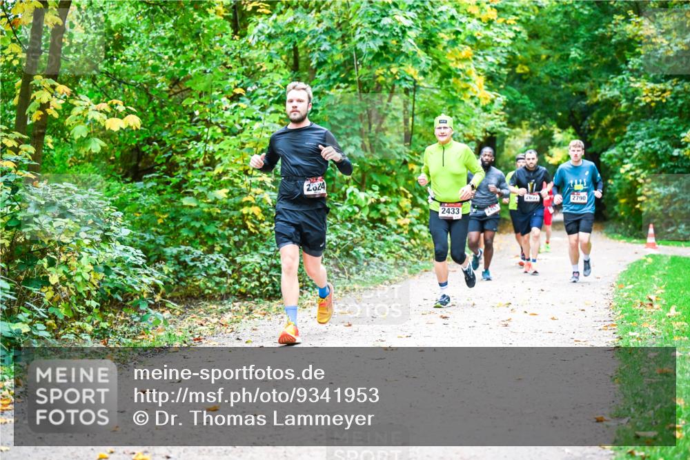 12.10.2025 - Bramfelder Halbmarathon 2025 Dr. Thomas Lammeyer http://msf.ph/oto/9341953 12.10.2025 09:53:30 Laufen 2824, 2433, 24, 2657, 2125, 2790 meine-sportfotos.de
