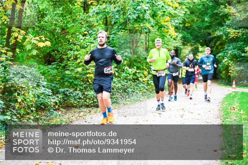12.10.2025 - Bramfelder Halbmarathon 2025 Dr. Thomas Lammeyer http://msf.ph/oto/9341954 12.10.2025 09:53:30 Laufen 2824, 2433, 248, 2125, 2790 meine-sportfotos.de