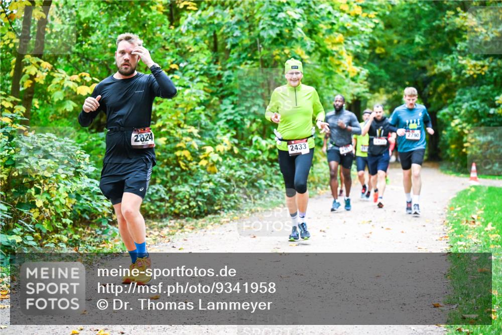 12.10.2025 - Bramfelder Halbmarathon 2025 Dr. Thomas Lammeyer http://msf.ph/oto/9341958 12.10.2025 09:53:31 Laufen 2824, 2433, 2925, 2790 meine-sportfotos.de
