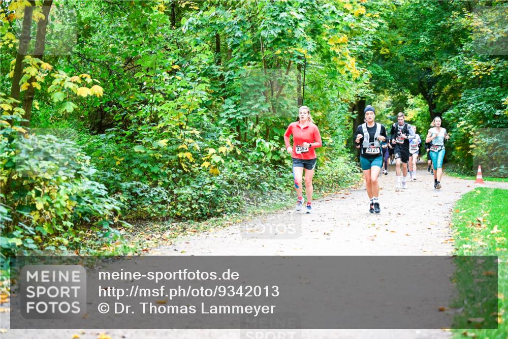12.10.2025 - Bramfelder Halbmarathon 2025 Dr. Thomas Lammeyer http://msf.ph/oto/9342013 12.10.2025 09:53:46 Laufen 2355, 2724, 2697, 2453 meine-sportfotos.de