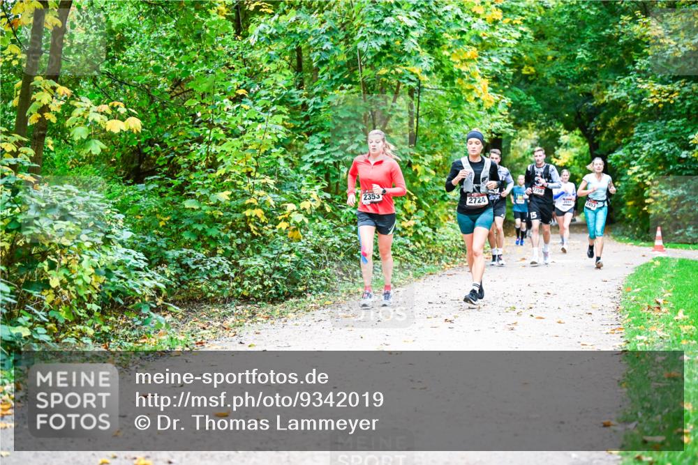 12.10.2025 - Bramfelder Halbmarathon 2025 Dr. Thomas Lammeyer http://msf.ph/oto/9342019 12.10.2025 09:53:47 Laufen 2353, 2758, 2724, 2453, 15 meine-sportfotos.de