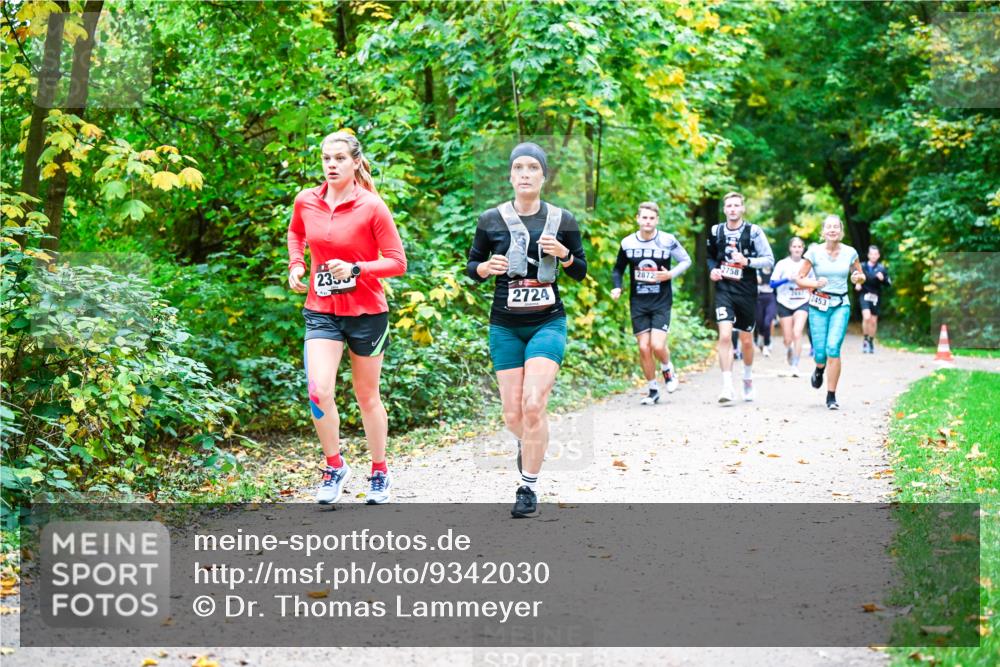 12.10.2025 - Bramfelder Halbmarathon 2025 Dr. Thomas Lammeyer http://msf.ph/oto/9342030 12.10.2025 09:53:48 Laufen 235, 2724, 18885, 2758, 2872, 7407, 2453 meine-sportfotos.de