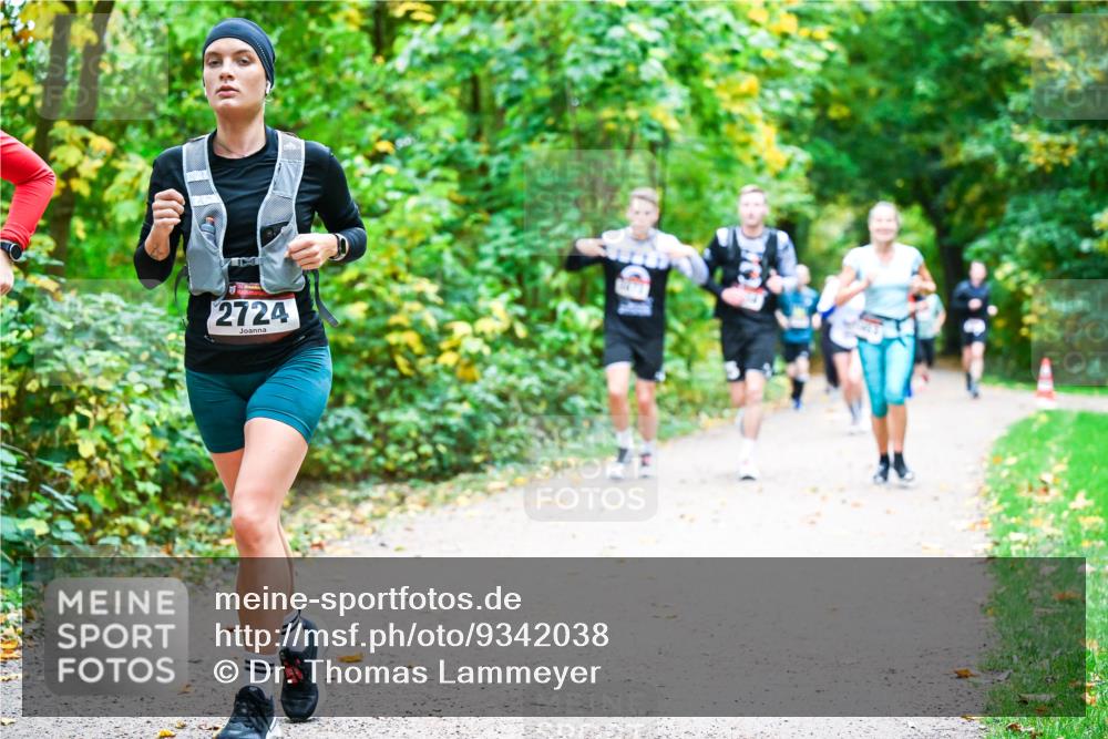 12.10.2025 - Bramfelder Halbmarathon 2025 Dr. Thomas Lammeyer http://msf.ph/oto/9342038 12.10.2025 09:53:50 Laufen 2724 meine-sportfotos.de