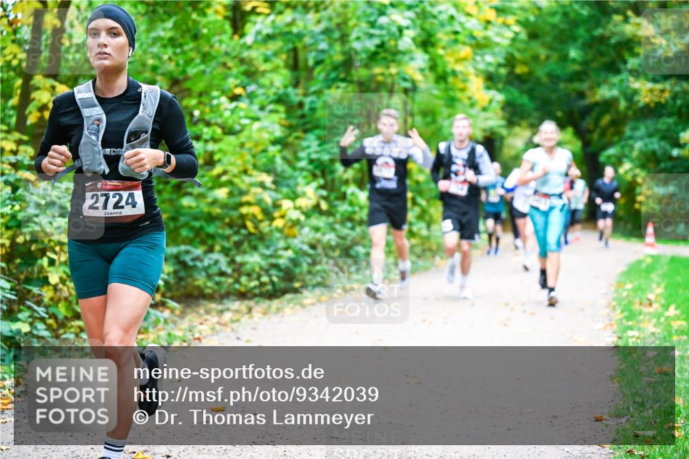 12.10.2025 - Bramfelder Halbmarathon 2025 Dr. Thomas Lammeyer http://msf.ph/oto/9342039 12.10.2025 09:53:50 Laufen 2724 meine-sportfotos.de